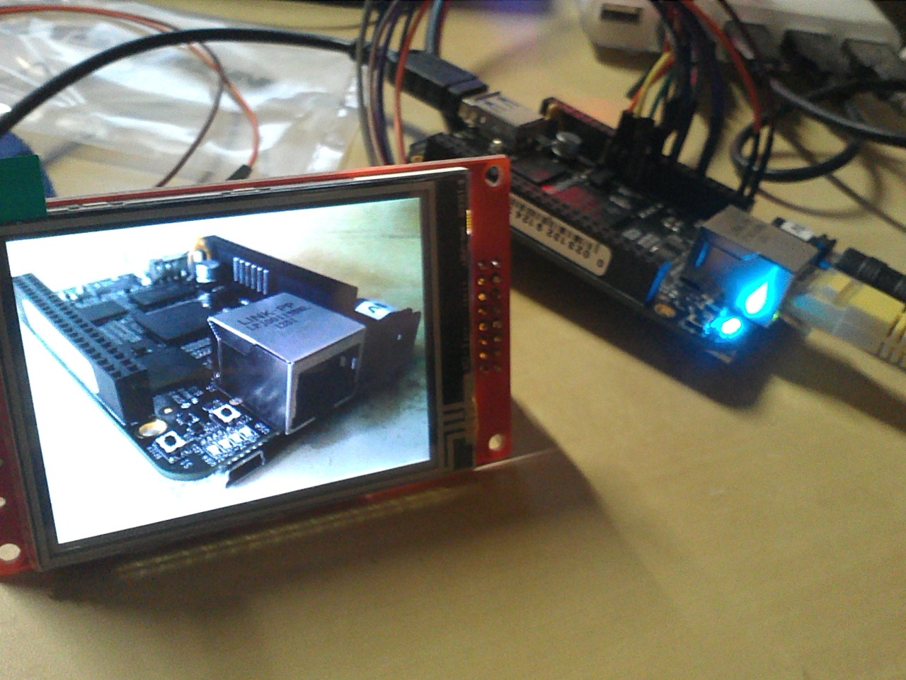 BeagleBone Black showing an image in Watterott LCD