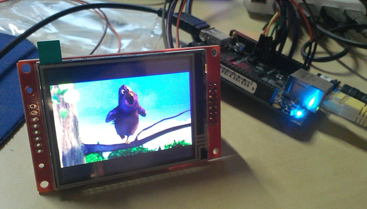 BeagleBone Black showing a video Watterott LCD
