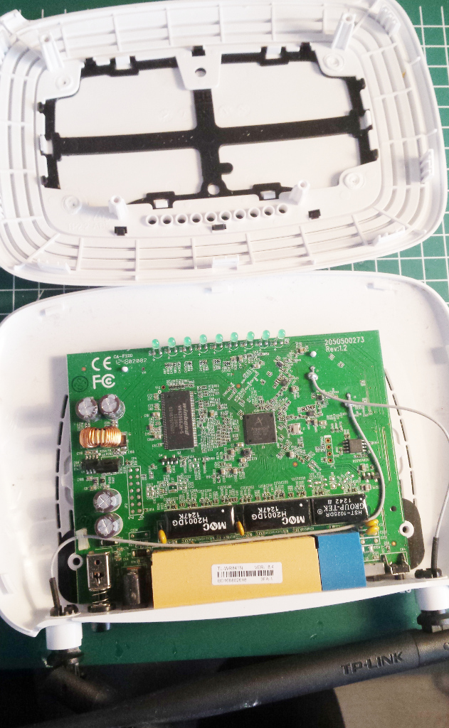 TP-Link WR841N. Internal View